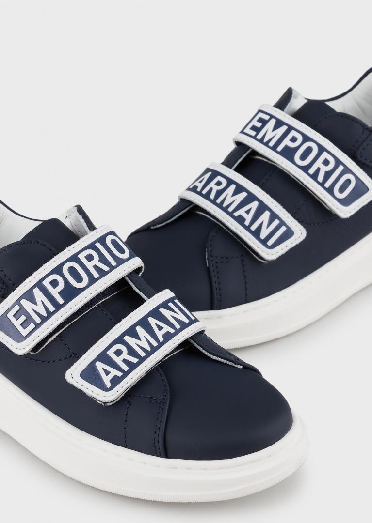 immagine 1 di Sneakers in pelle blu  con doppio velcro e logo