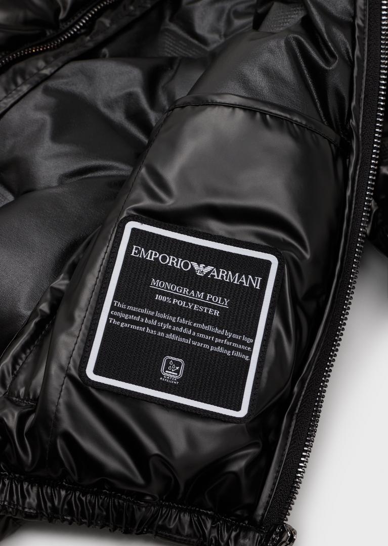 immagine 2 di Emporio Armani junior piumino nero in tessuto spalmato loghi in tono